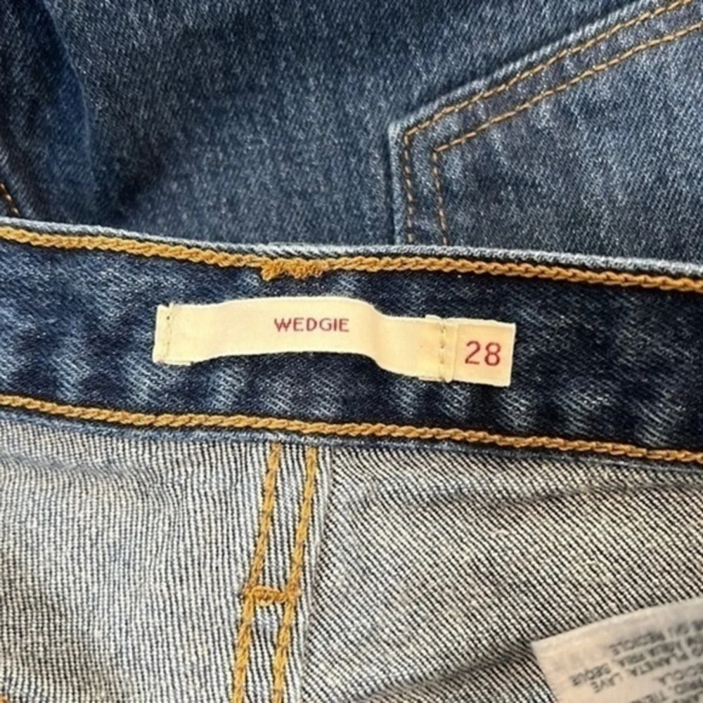 Levi’s Wedgie Straight Leg Button Fly Jeans size 28 - Picture 2 of 7